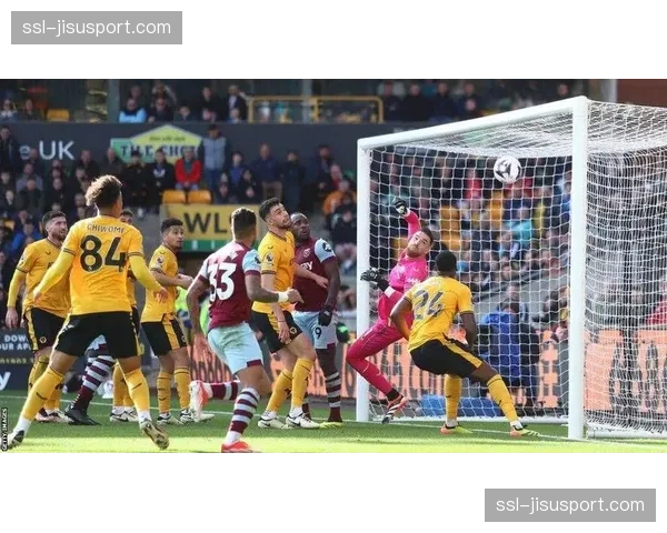 西汉姆联4-0大胜狼队，铁锤帮保级之路现曙光